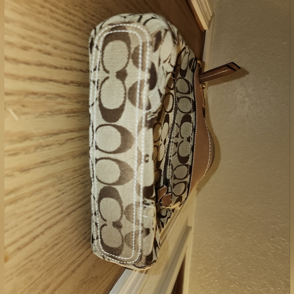 VINTAGE coach crossbody signature C like new condition - Picture 5 of 9